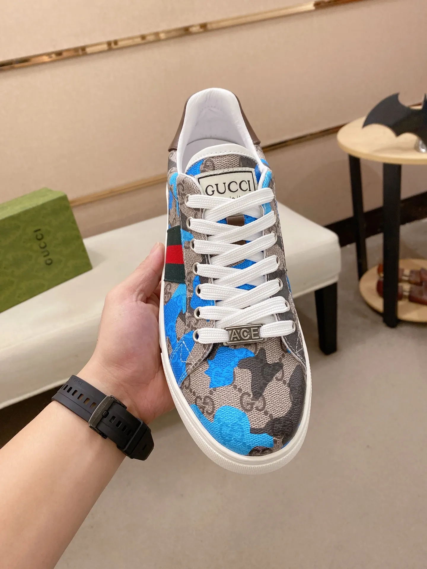 Factory price: 480💰 (GUCCI) The latest model from the official website 🎁🎁Casual and fashionable men's shoes👟, hot style 💥The version is simple and elegant, exclusive for trendy men. Unique official website latest brand elements 👑Gucci original decoration, fashionable and generous, the fabric is original cowhide ✅sheepskin lining, the official website specifies wear-resistant casual outsole, the classic model is taken in kind at the counter🎬38-44 (45 is not returned or exchanged)